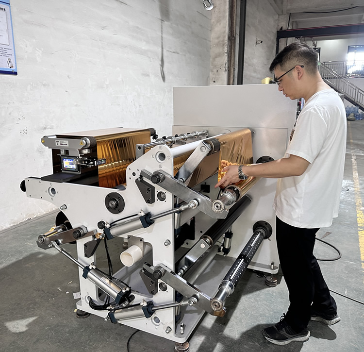 DFQ700型冷烫膜易游手机入口官网 DFQ700型冷烫膜易游手机入口官网